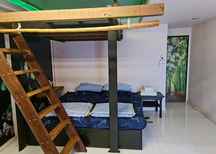 Hostel Ddm House
