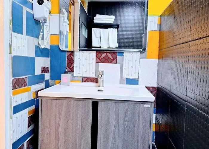 Ddm House Hostel *