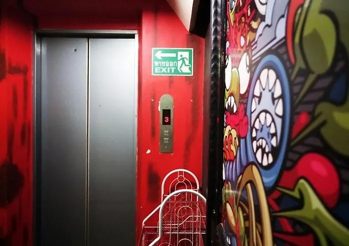 Hostel Ddm House *